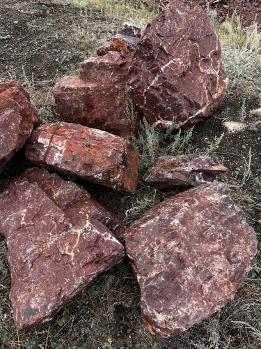 Ландшафтные глыбы красно-фиолетовые 200-1000 килограмм купить в Заречныом
