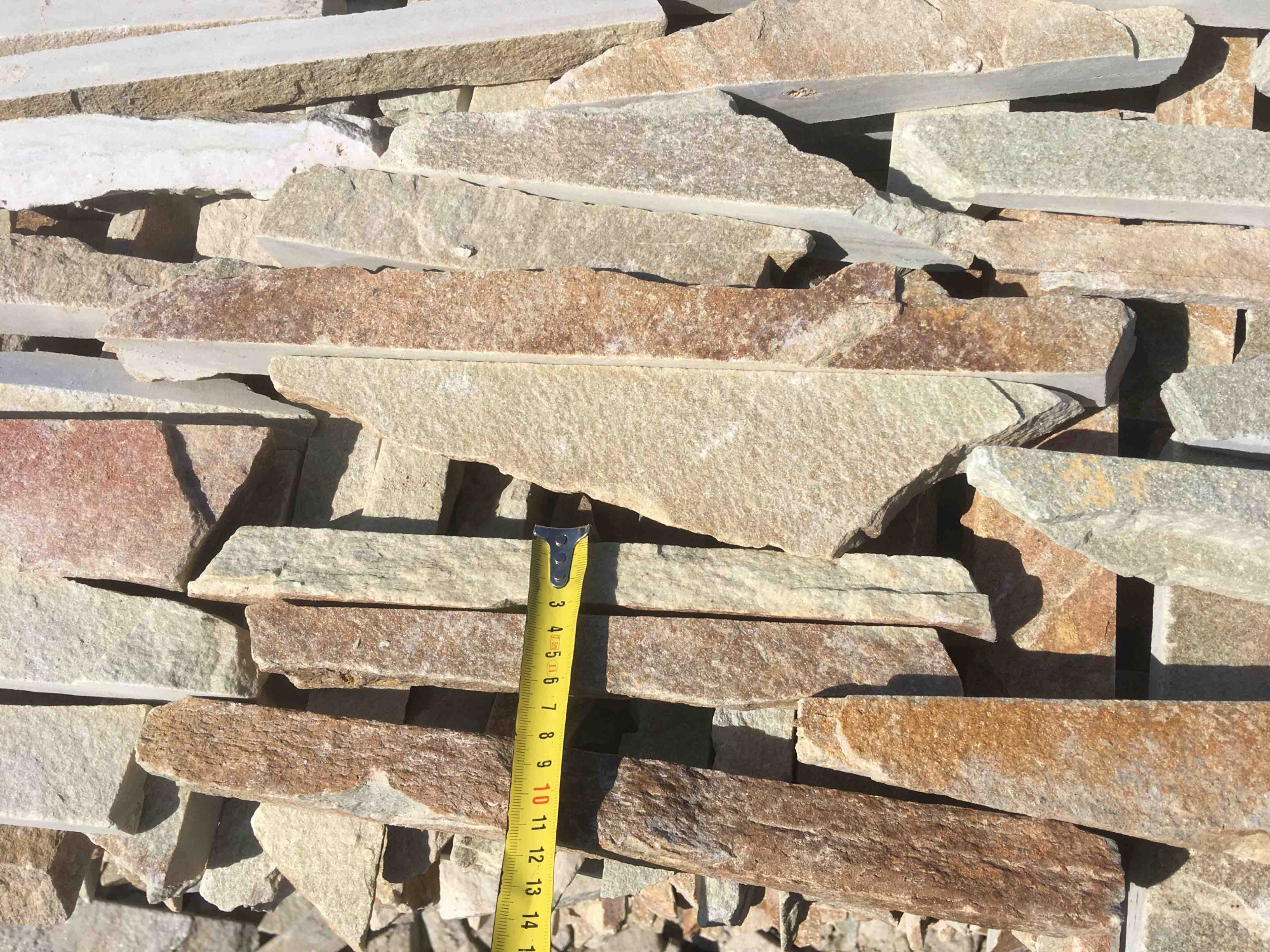 Горбушка златолит золотистый для облицовки купить в Заречныом