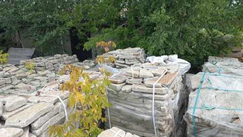 Плитняк галтованный гранитный для ландшафтного дизайна купить в Заречныом