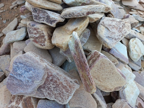 Златолит жёлтый, жёлто-зелёный глыбки и валуны для ланшафтного дизайна купить в Заречныом