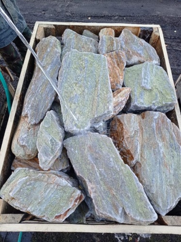 Златолит жёлтый, жёлто-зелёный глыбки и валуны для ланшафтного дизайна купить в Заречныом