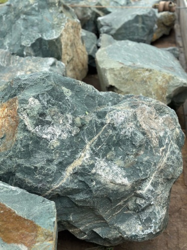 Камни для ландшафтного дизайна зелёные 10-60 килограмм купить в Заречныом