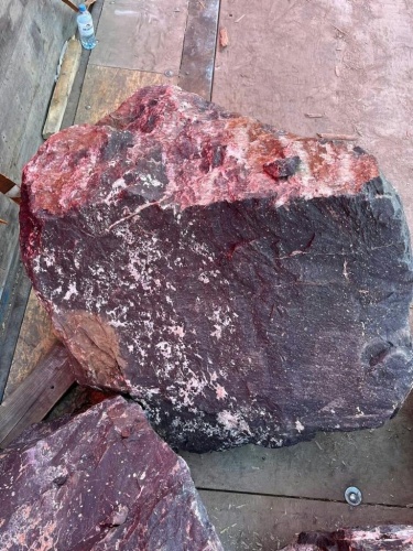 Камни для ландшафтного дизайна красно-фиолетовые 10-60 килограмм купить в Заречныом