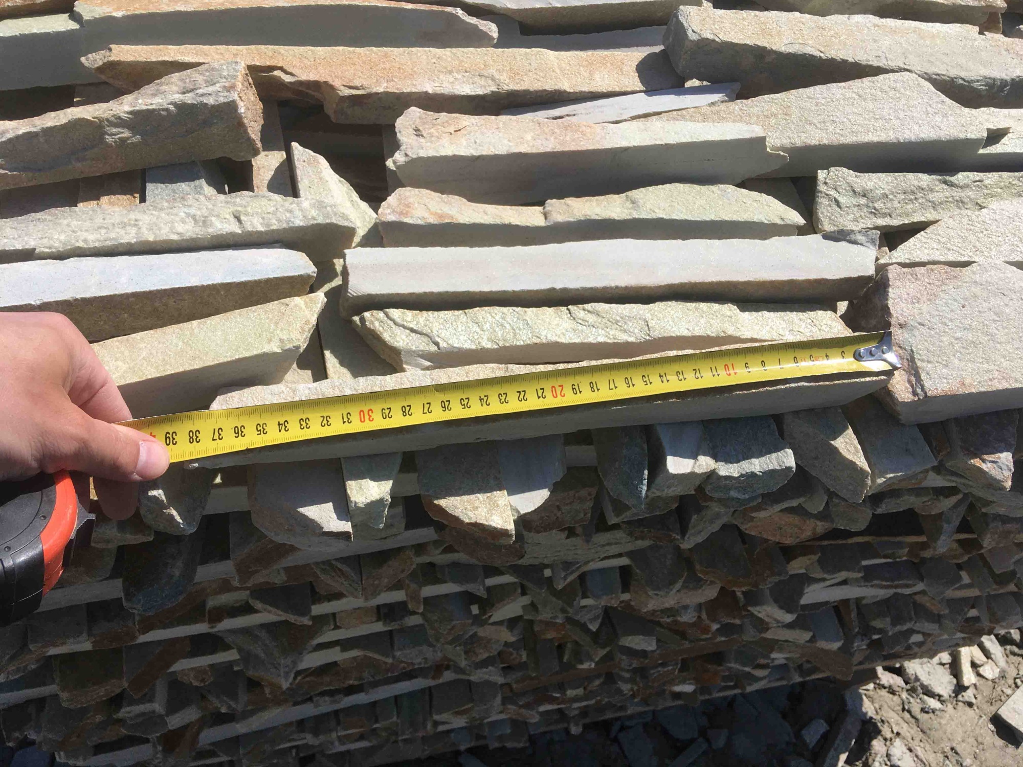 Горбушка златолит золотистый для облицовки купить в Заречныом