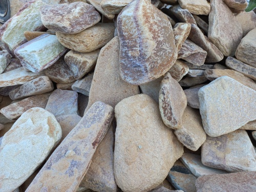 Златолит жёлтый, жёлто-зелёный глыбки и валуны для ланшафтного дизайна купить в Заречныом