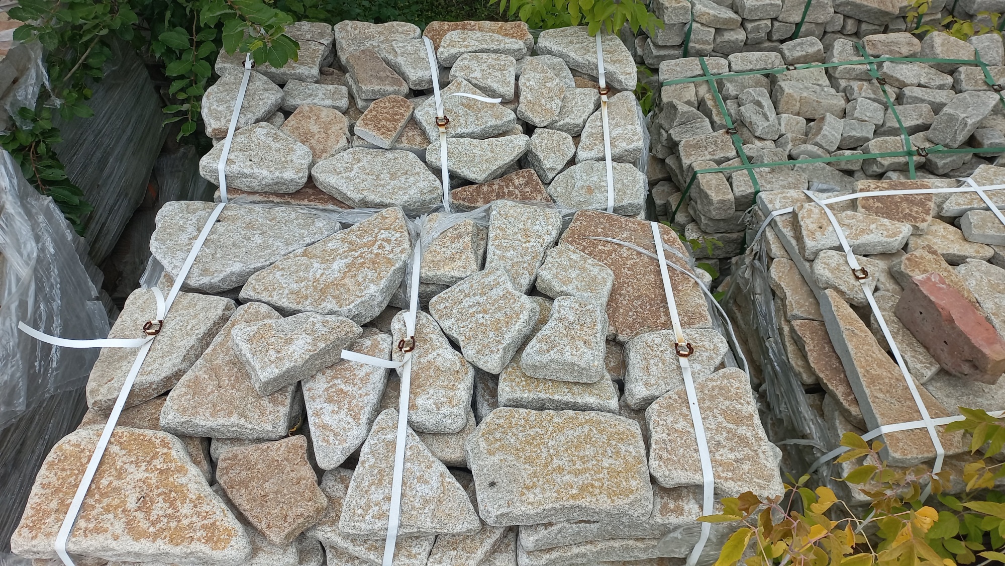 Гранитный плитняк галтованный для мощения купить в Заречныом