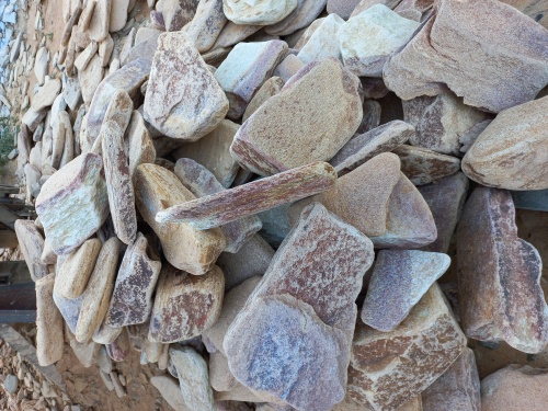 Златолит жёлтый, жёлто-зелёный глыбки и валуны для ланшафтного дизайна купить в Заречныом