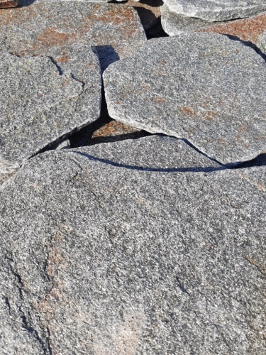 Златолит серебристый галтованный для лестниц купить в Заречныом