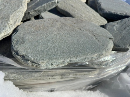 Плитняк златолит зелёный галтованный для мощения на бетон купить в Заречныом