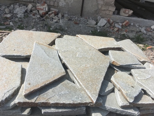 Златолит серебристый галтованный для лестниц купить в Заречныом